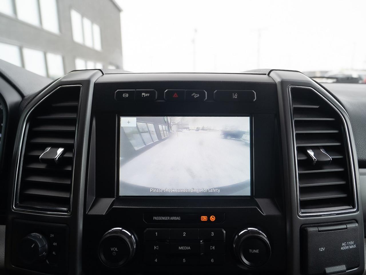 2020 Ford SUPER DUTY F-350 DRW XLT 4WD Crew Cab 8' Box Dually Photo15