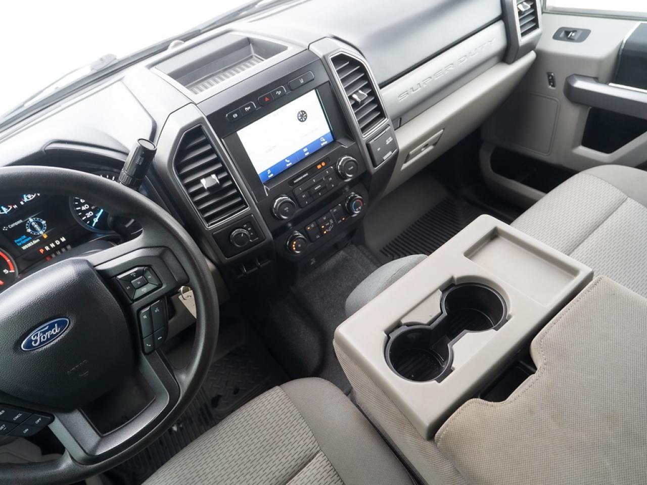 2020 Ford SUPER DUTY F-350 DRW XLT 4WD Crew Cab 8' Box Dually Photo31