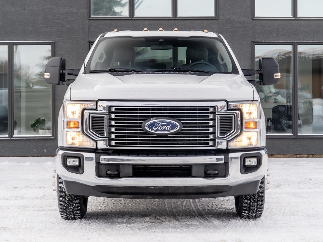 2020 Ford SUPER DUTY F-350 DRW XLT 4WD Crew Cab 8' Box Dually Photo2