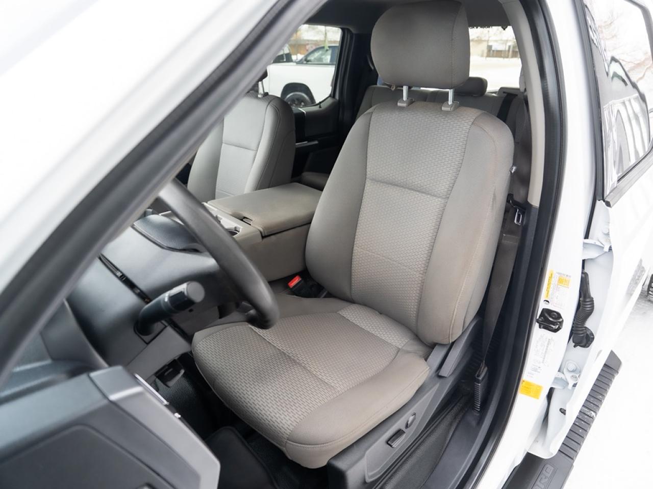 2020 Ford SUPER DUTY F-350 DRW XLT 4WD Crew Cab 8' Box Dually Photo39