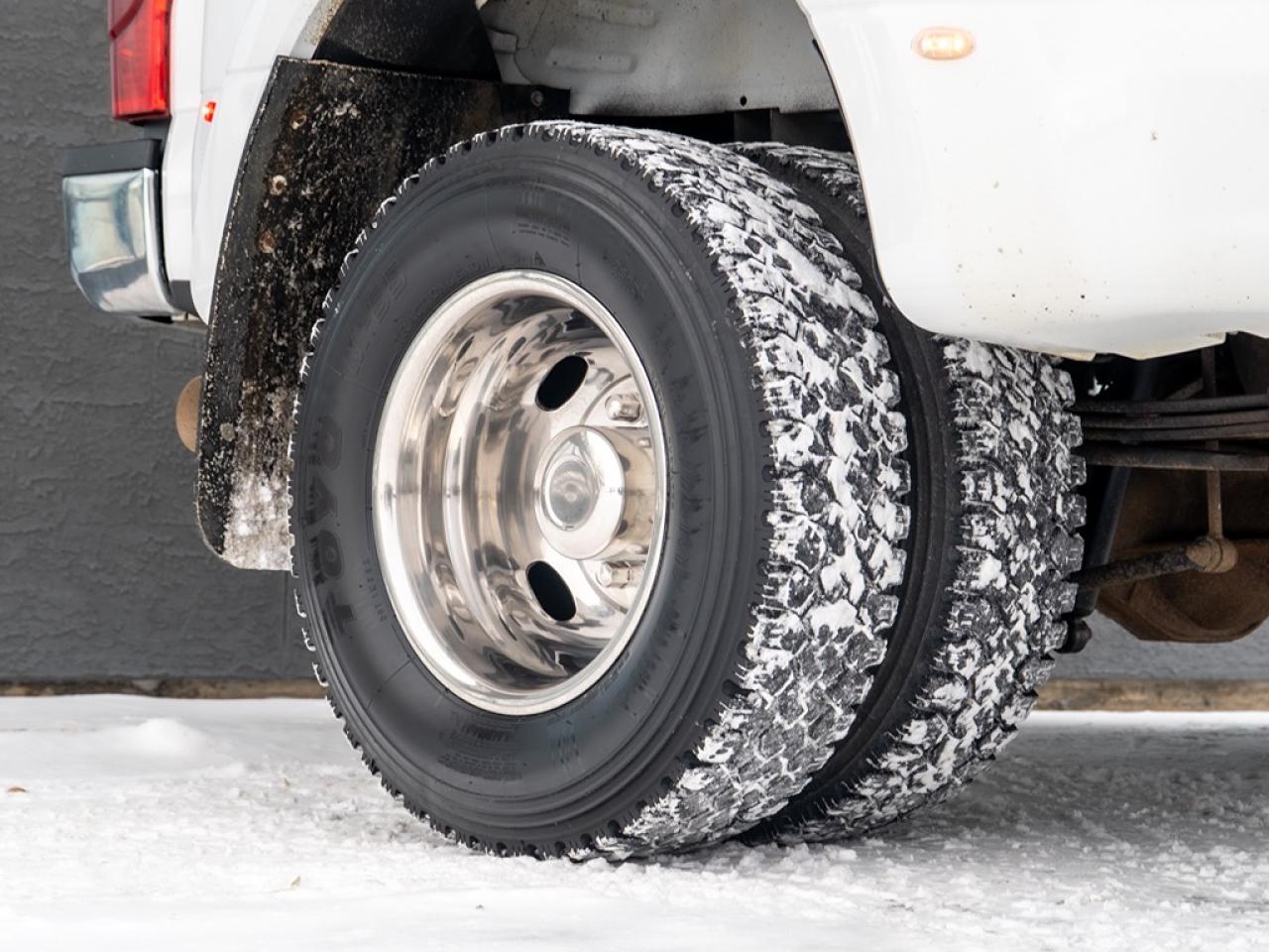 2020 Ford SUPER DUTY F-350 DRW XLT 4WD Crew Cab 8' Box Dually Photo25