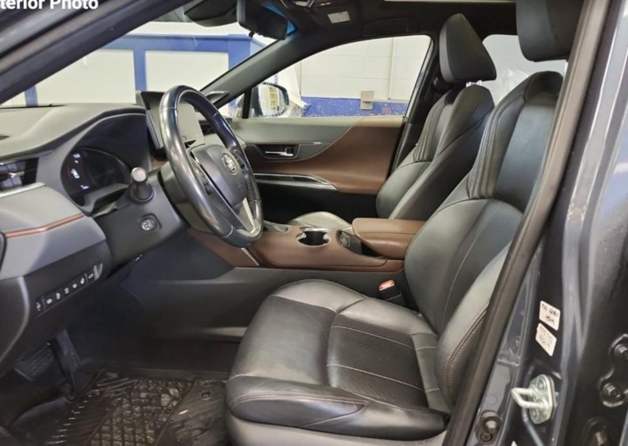 2021 Toyota Venza Limited AWD | Hybrid | Leather | Sunroof | Nav | 360 Camera | Radar Cruise | Cooled Seats & More ! Photo