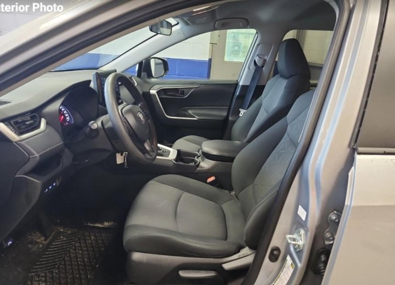 2021 Toyota RAV4 LE AWD | Radar Cruise | Heated Seats | CarPlay + Android | Rear Camera | and More ! Photo