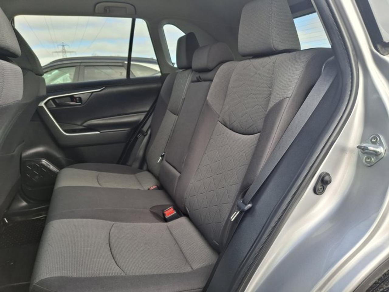 2021 Toyota RAV4 LE AWD | Radar Cruise | Heated Seats | CarPlay + Android | Rear Camera | and More ! Photo