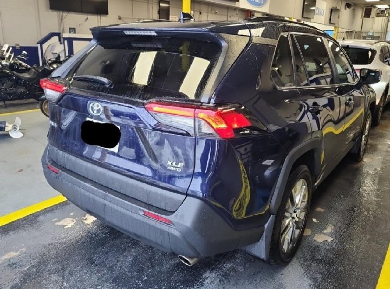 2021 Toyota RAV4 XLE Premium AWD | Leather | Sunroof | Radar Cruise | Heated Wheel + Seats | Power Seat | and More ! Photo3