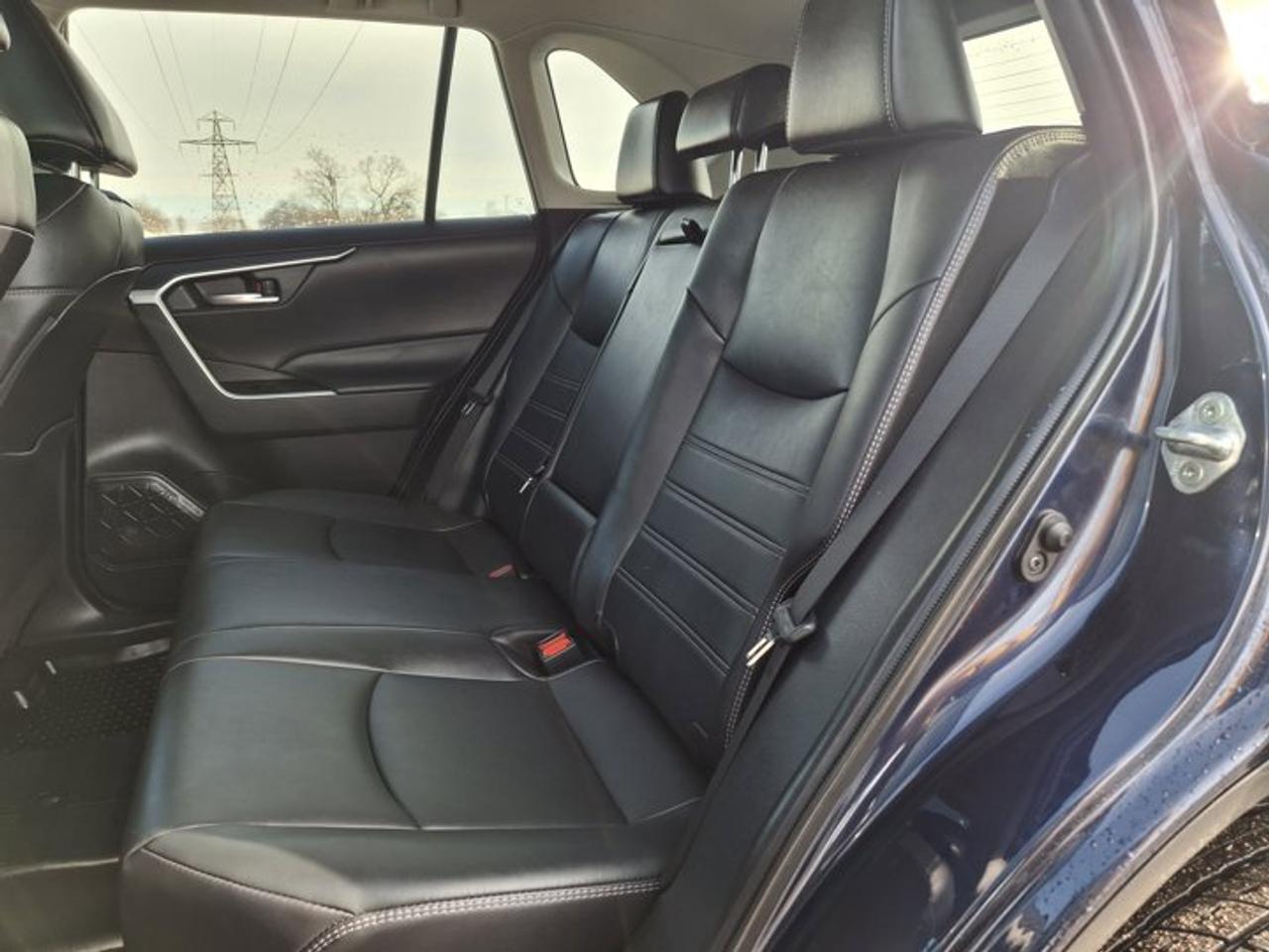 2021 Toyota RAV4 XLE Premium AWD | Leather | Sunroof | Radar Cruise | Heated Wheel + Seats | Power Seat | and More ! Photo