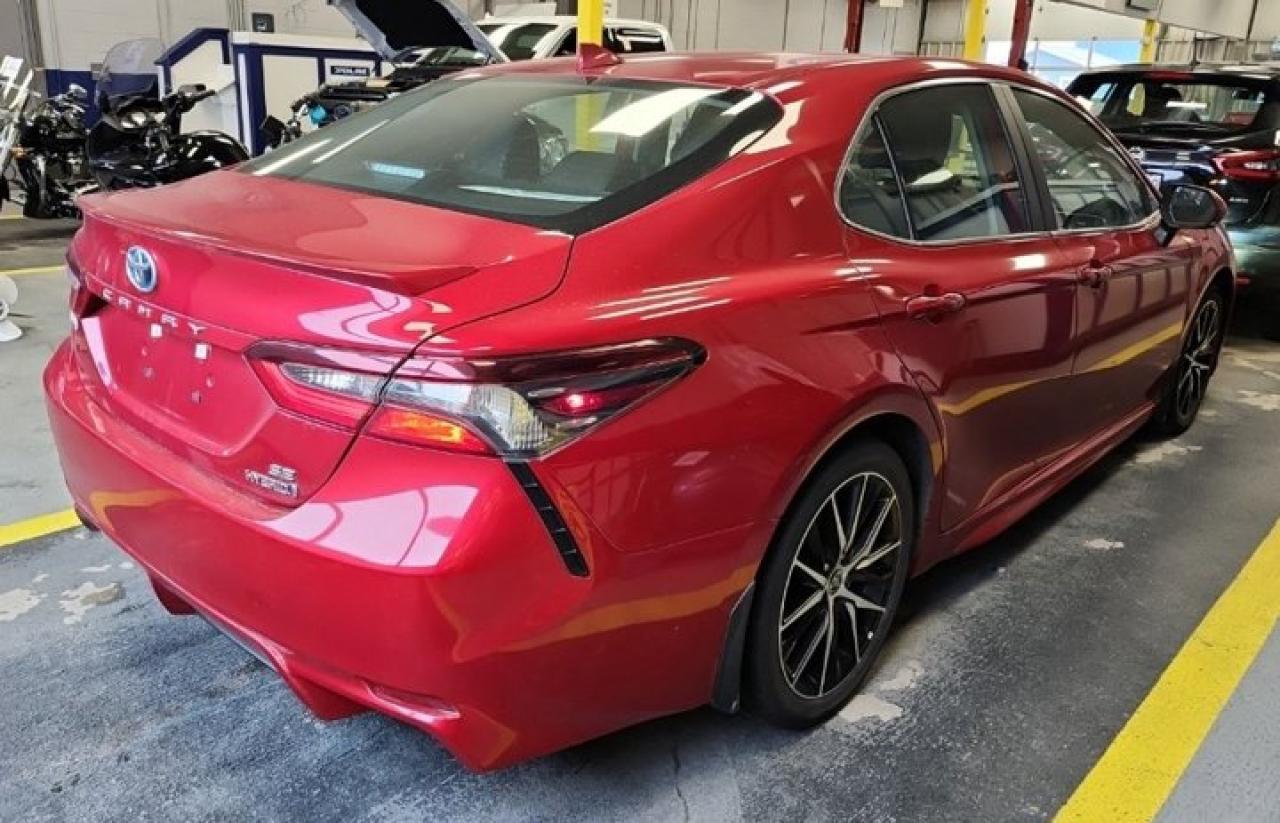 2023 Toyota Camry Hybrid SE | Sunroof | Heated Wheel + Seats | CarPlay + Android | Rear Camera | Power Seat & More ! Photo3