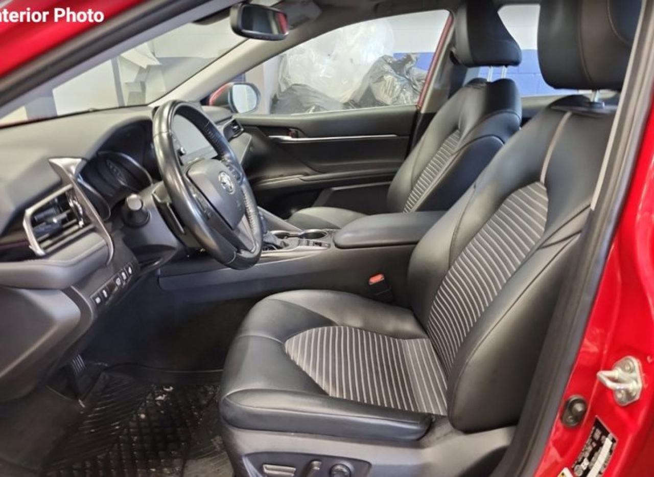 2023 Toyota Camry Hybrid SE | Sunroof | Heated Wheel + Seats | CarPlay + Android | Rear Camera | Power Seat & More ! Photo2