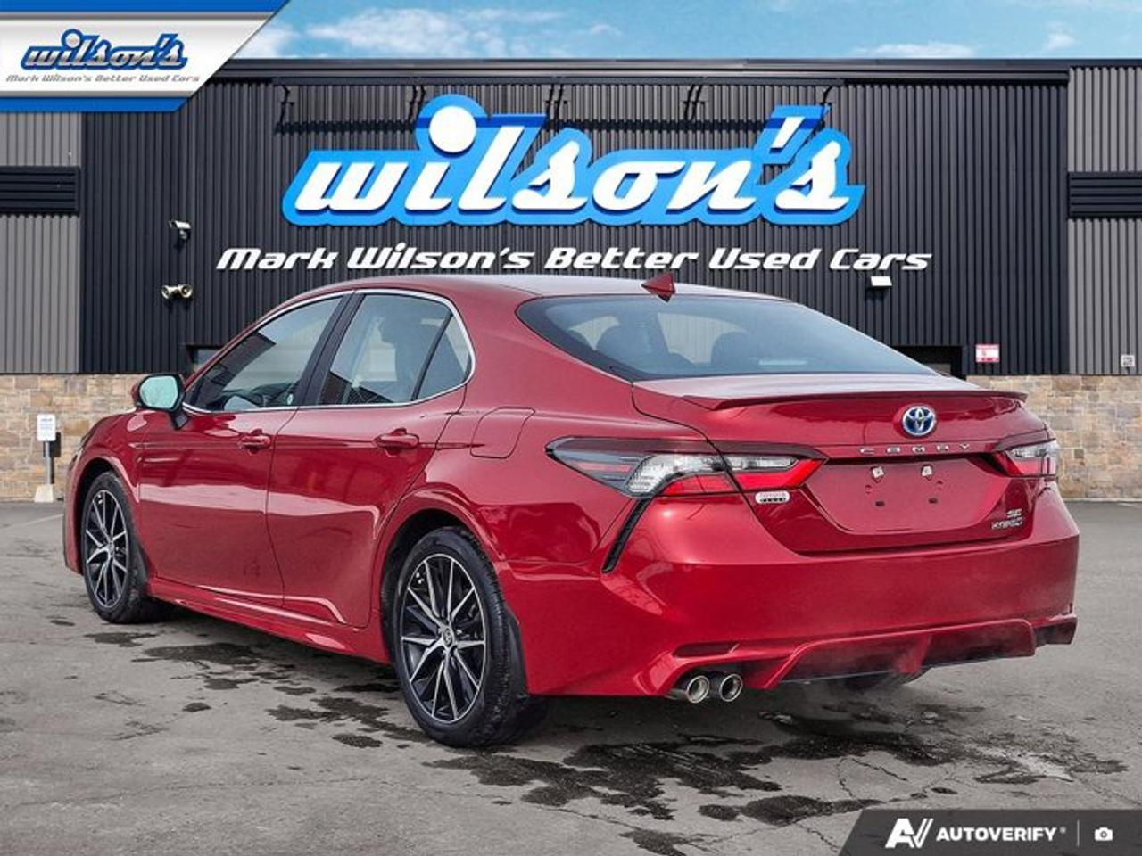 2023 Toyota Camry Hybrid SE | Sunroof | Heated Wheel + Seats | CarPlay + Android | Rear Camera | Power Seat & More ! Photo2