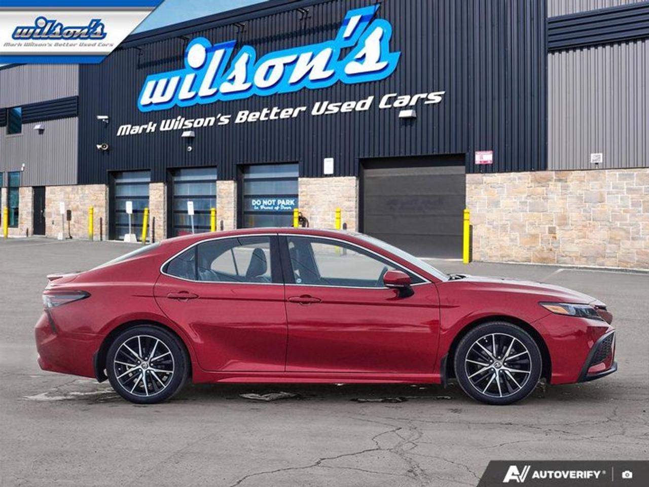 2023 Toyota Camry Hybrid SE | Sunroof | Heated Wheel + Seats | CarPlay + Android | Rear Camera | Power Seat & More ! Photo