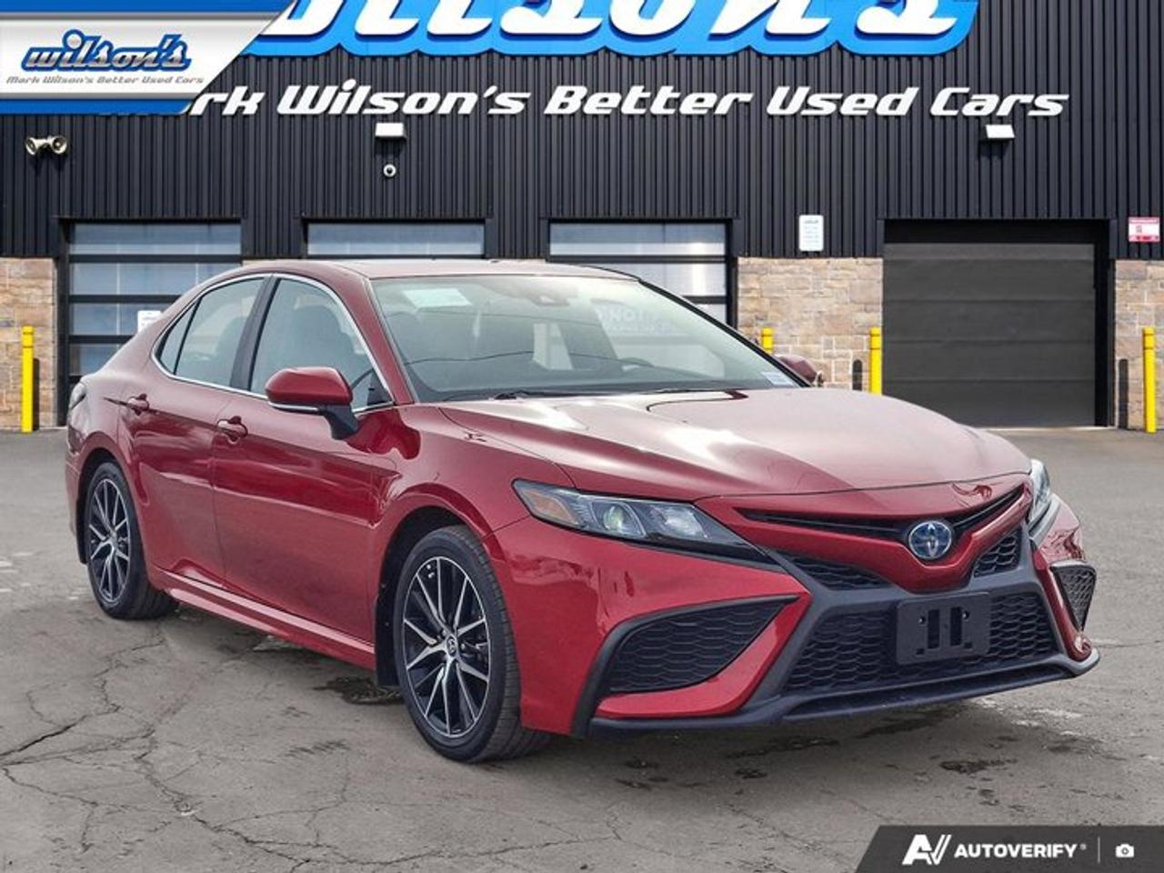 2023 Toyota Camry Hybrid SE | Sunroof | Heated Wheel + Seats | CarPlay + Android | Rear Camera | Power Seat & More ! Photo