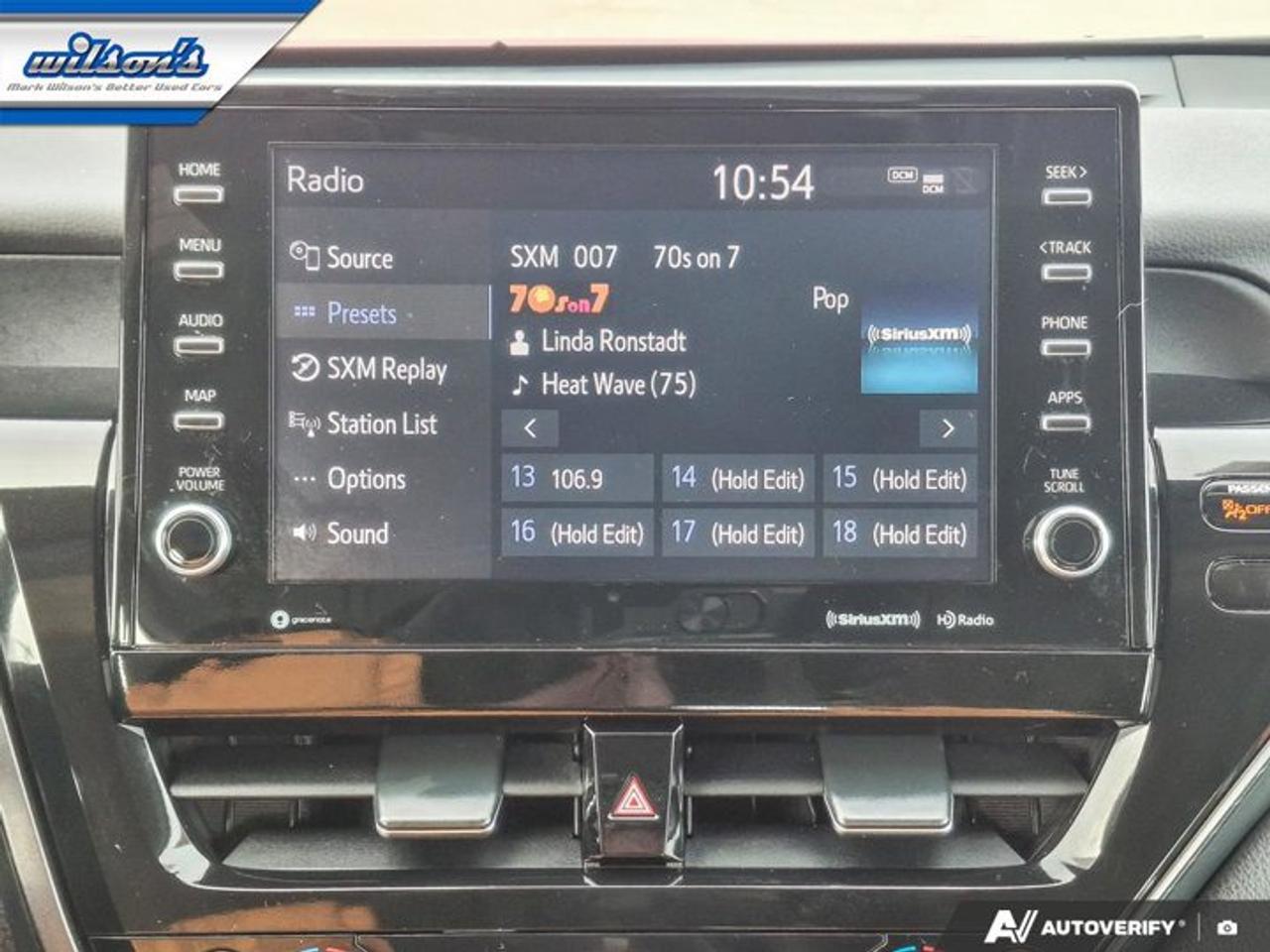 2023 Toyota Camry Hybrid SE | Sunroof | Heated Wheel + Seats | CarPlay + Android | Rear Camera | Power Seat & More ! Photo