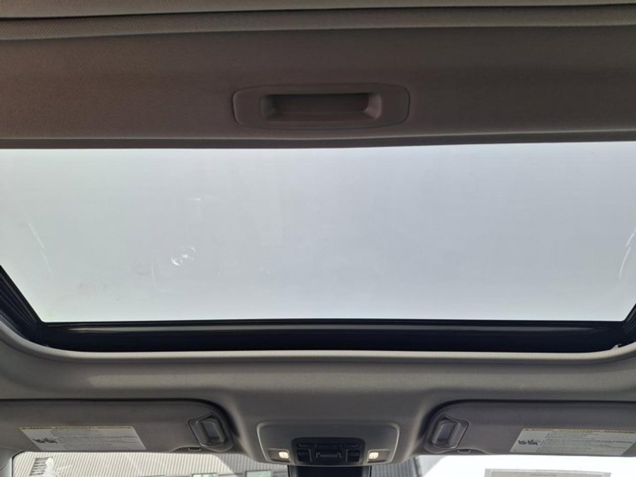 2023 Toyota Camry Hybrid SE | Sunroof | Heated Wheel + Seats | CarPlay + Android | Rear Camera | Power Seat & More ! Photo