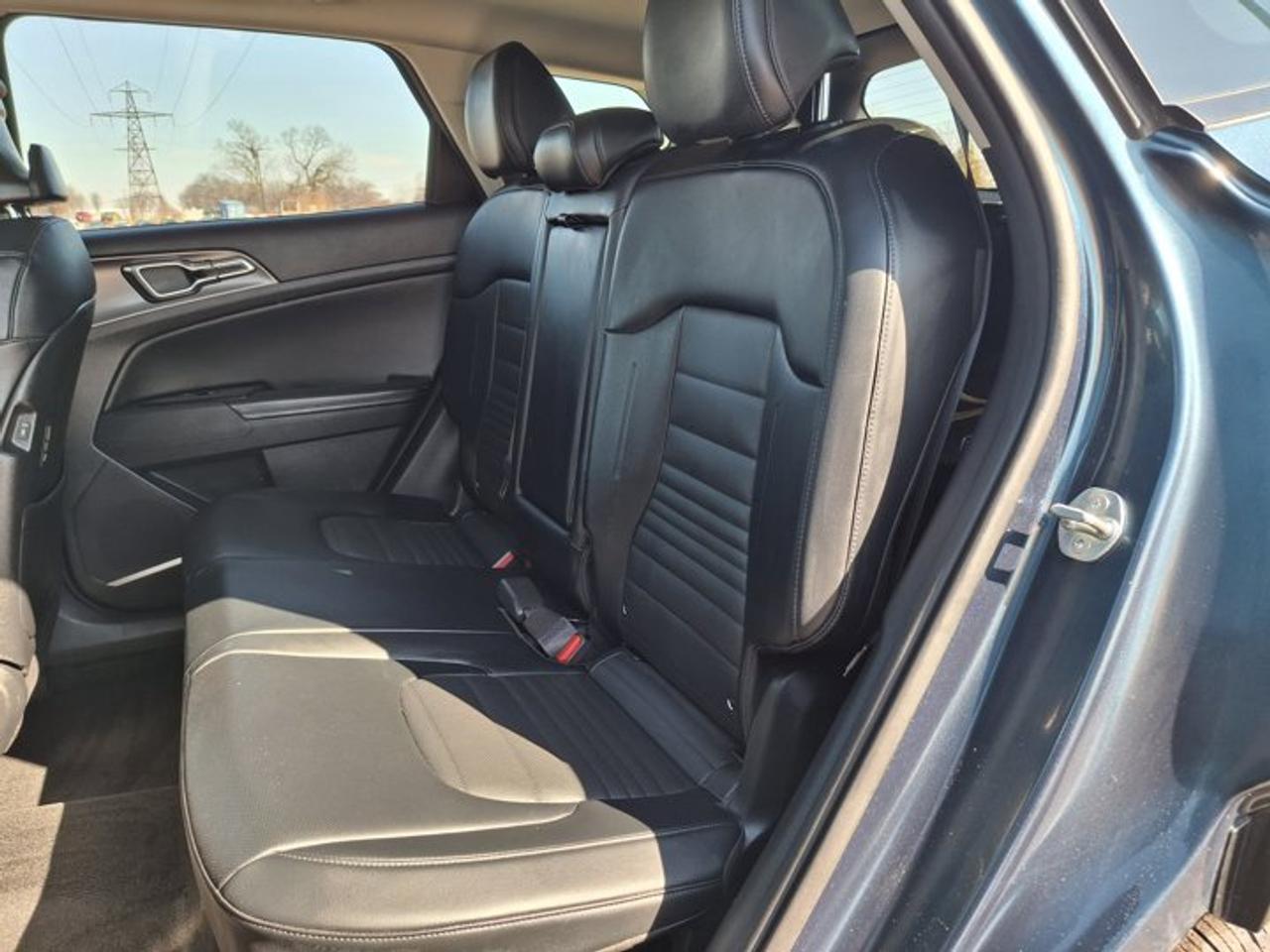 2023 Kia Sportage Hybrid SX AWD | Leather | Sunroof | Nav | Smart Cruise | 360 Camera | Cooled + Heated Seats | and More ! Photo