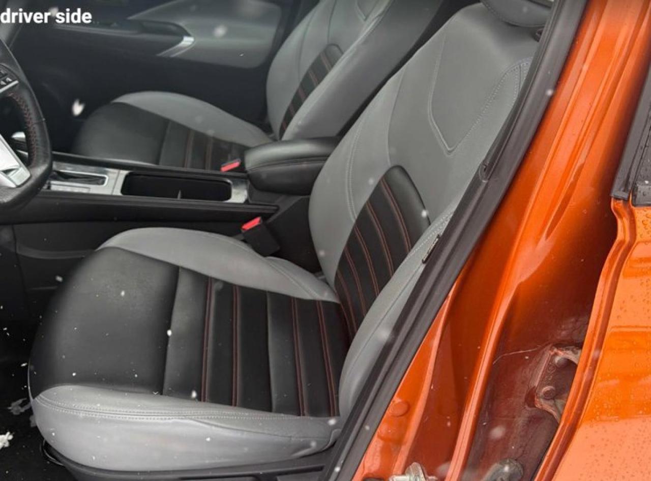 2021 Nissan Kicks SR | Leather | Heated Seats | Remote Start | Bose Audio | CarPlay + Android | Keyless Entry & More ! Photo