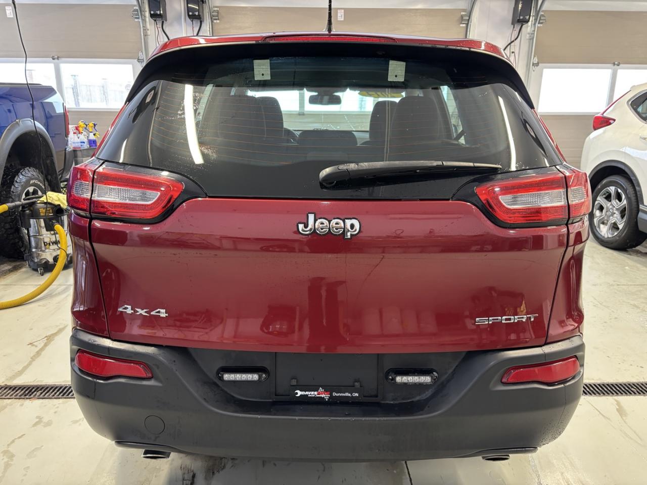 2014 Jeep Cherokee SPORT 4WD Photo2
