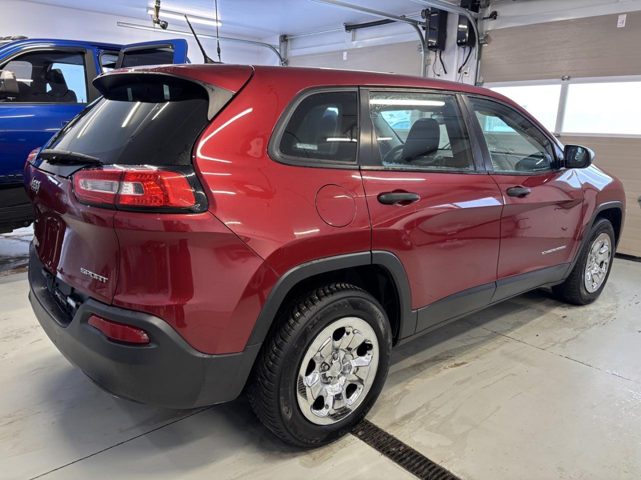 2014 Jeep Cherokee SPORT 4WD Photo