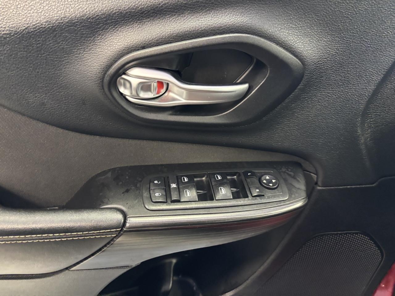 2014 Jeep Cherokee SPORT 4WD Photo