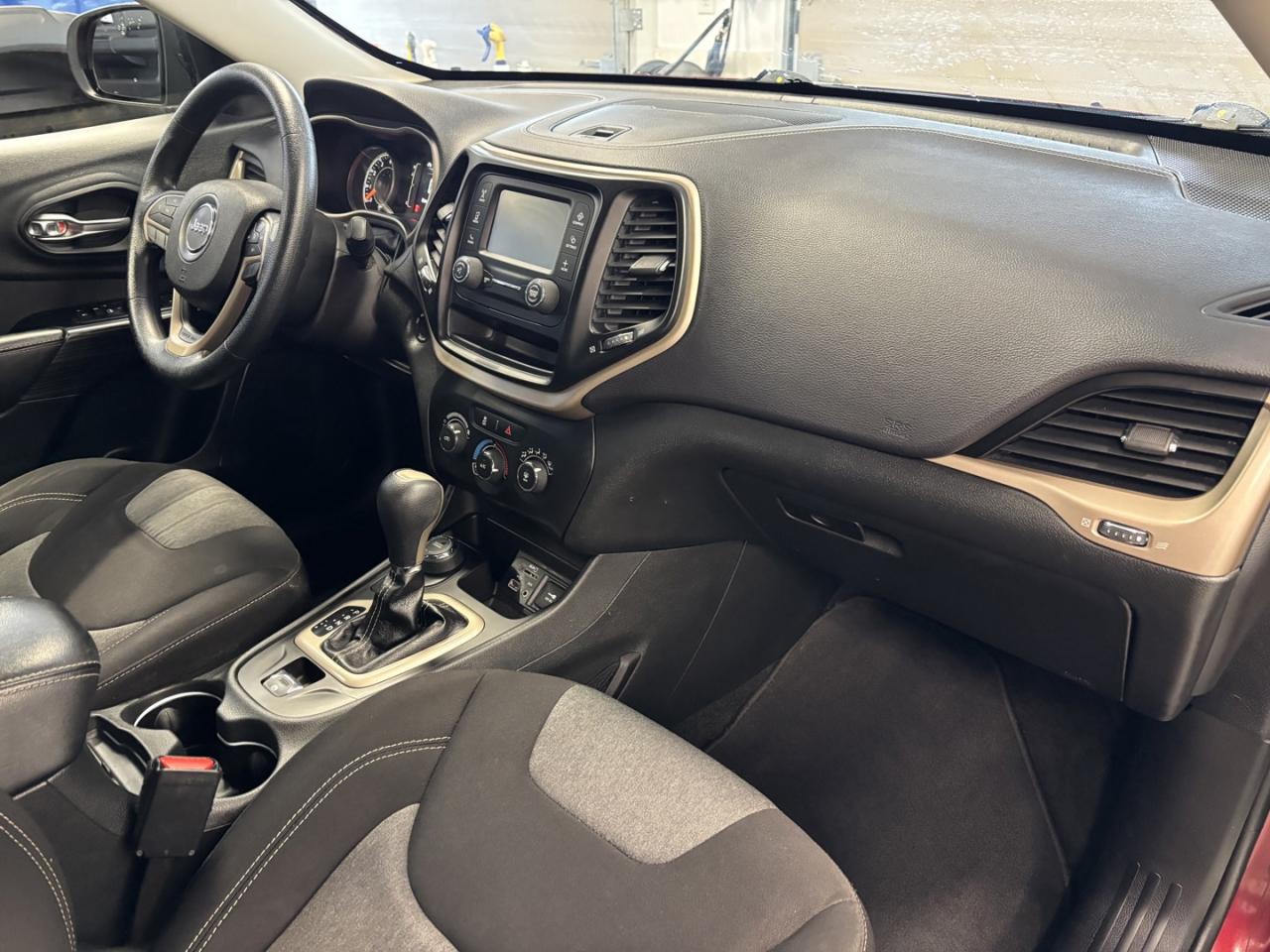 2014 Jeep Cherokee SPORT 4WD Photo