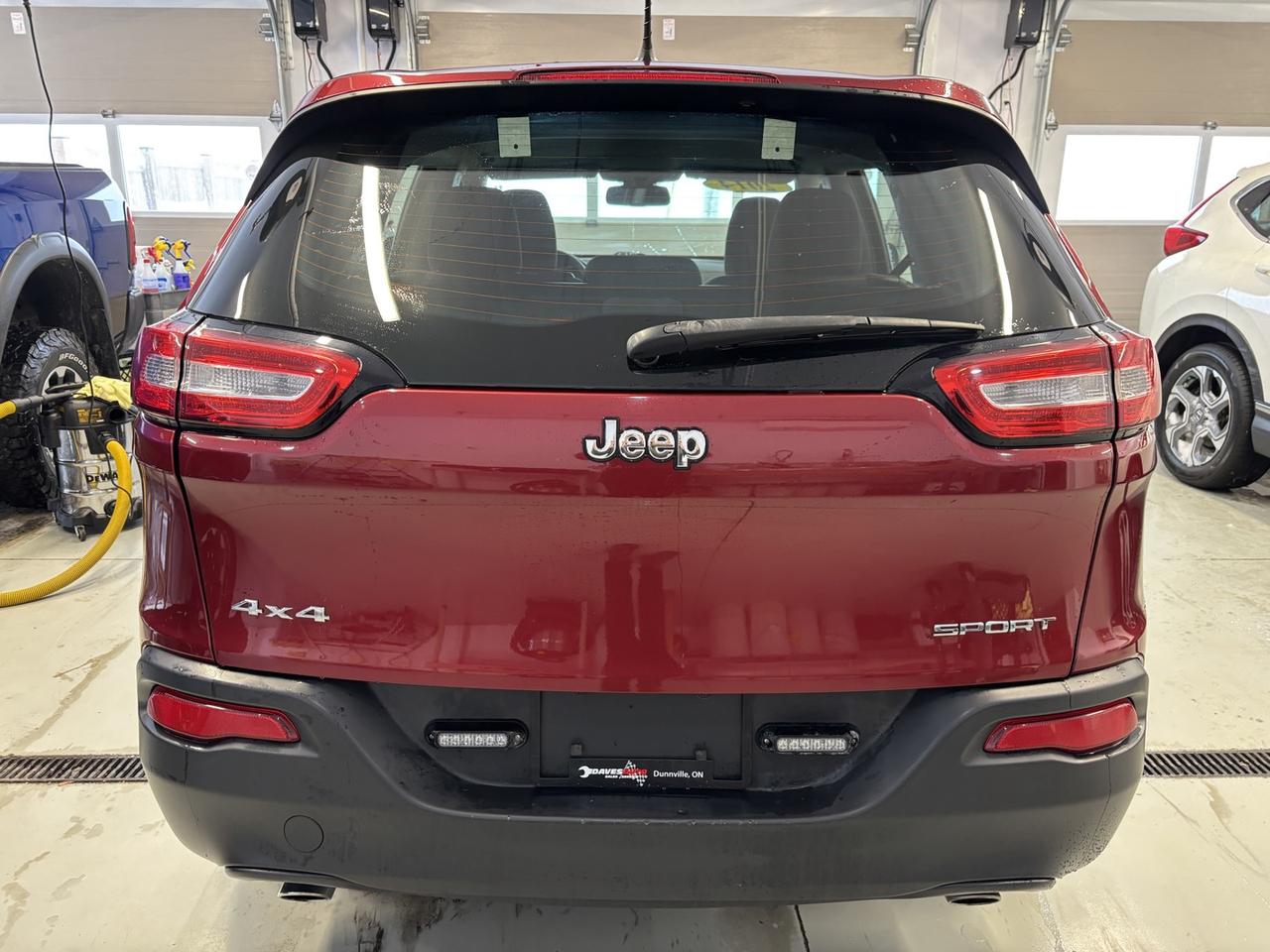 2014 Jeep Cherokee SPORT 4WD Photo2