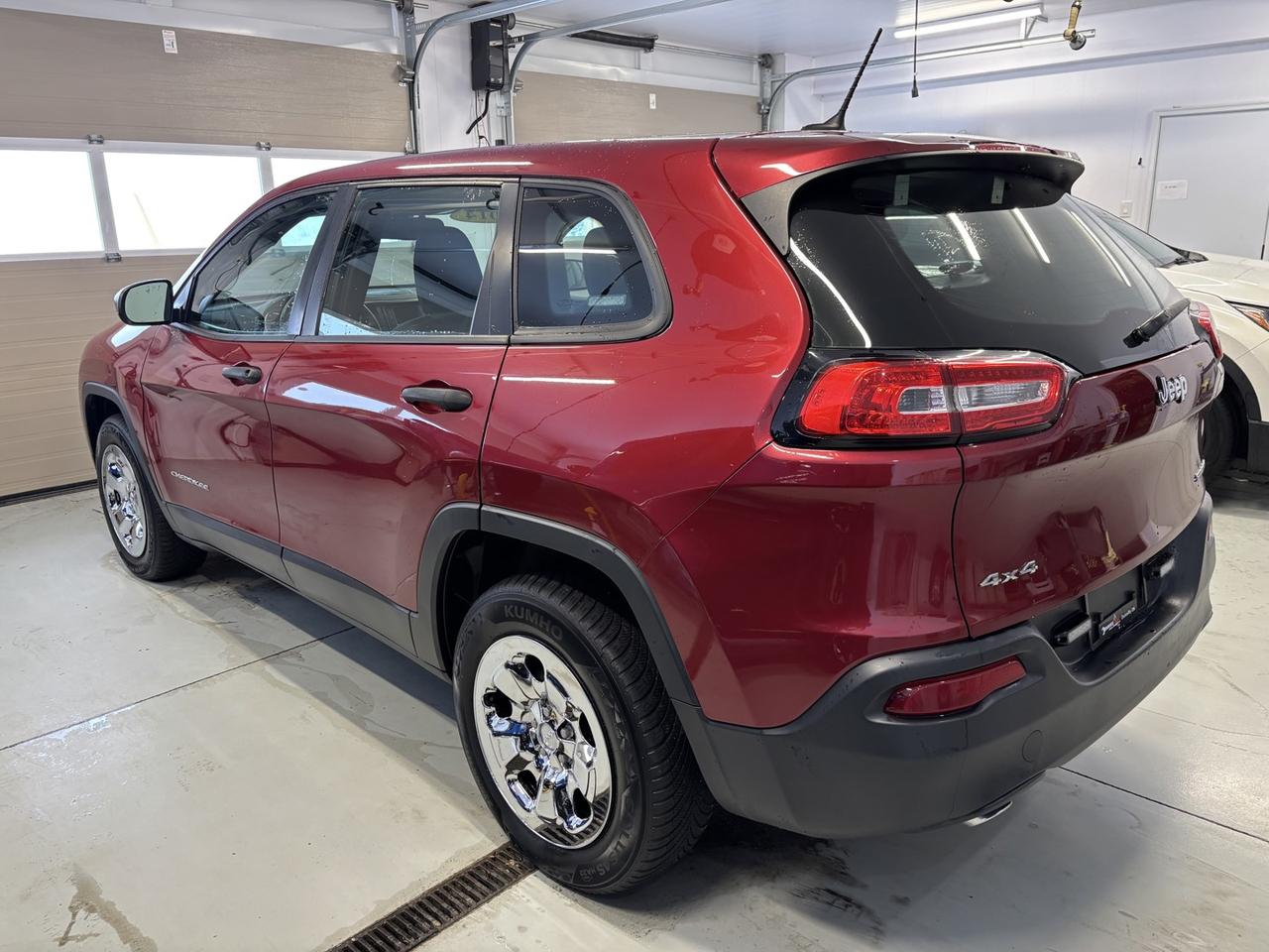 2014 Jeep Cherokee SPORT 4WD Photo