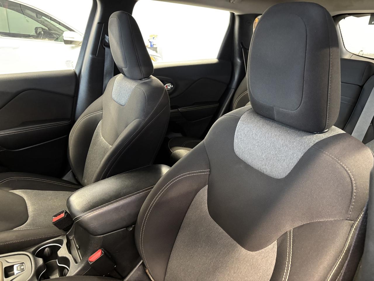 2014 Jeep Cherokee SPORT 4WD Photo