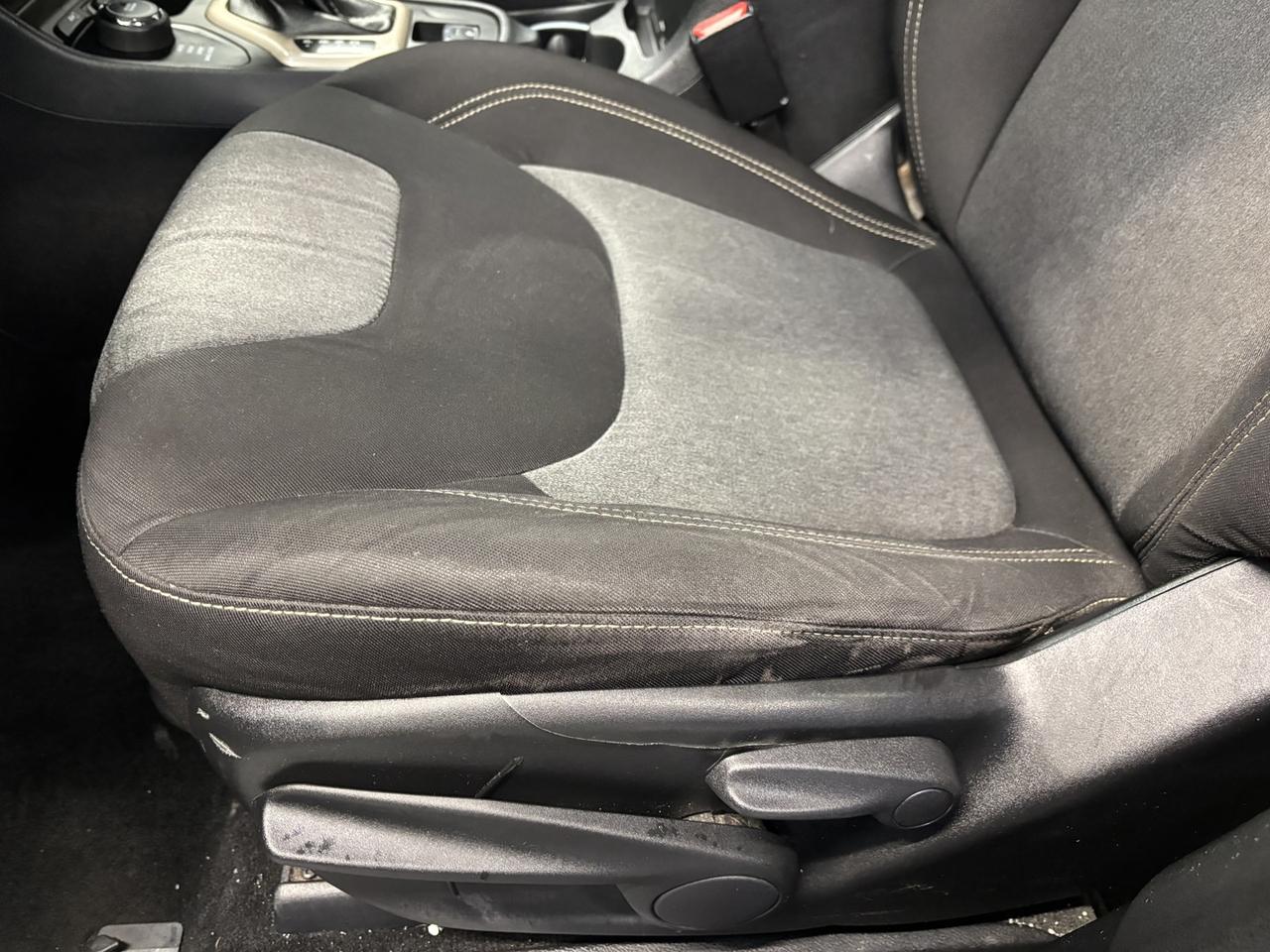 2014 Jeep Cherokee SPORT 4WD Photo