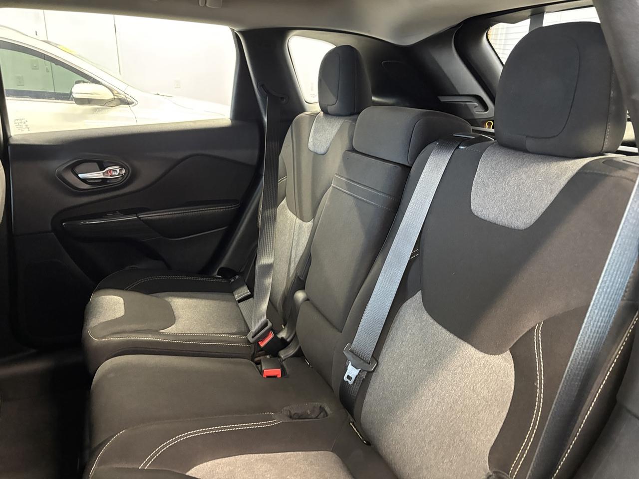 2014 Jeep Cherokee SPORT 4WD Photo