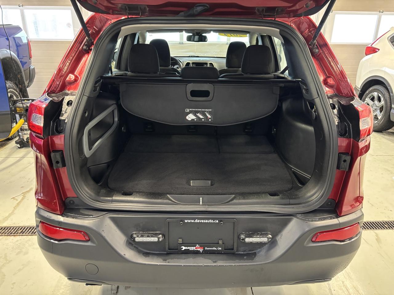 2014 Jeep Cherokee SPORT 4WD Photo