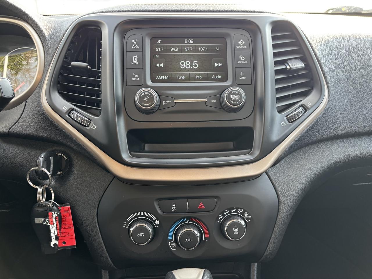 2014 Jeep Cherokee SPORT 4WD Photo