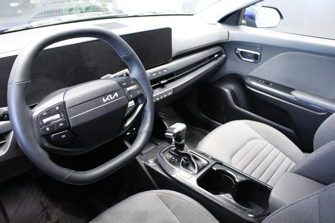 2025 Kia K4 EX HEATED SEATS/HEATED STEERING WHEEL - APPLE CARPLAY AND ANDROID AUTO - CLOTH UPHOLSTERY Photo