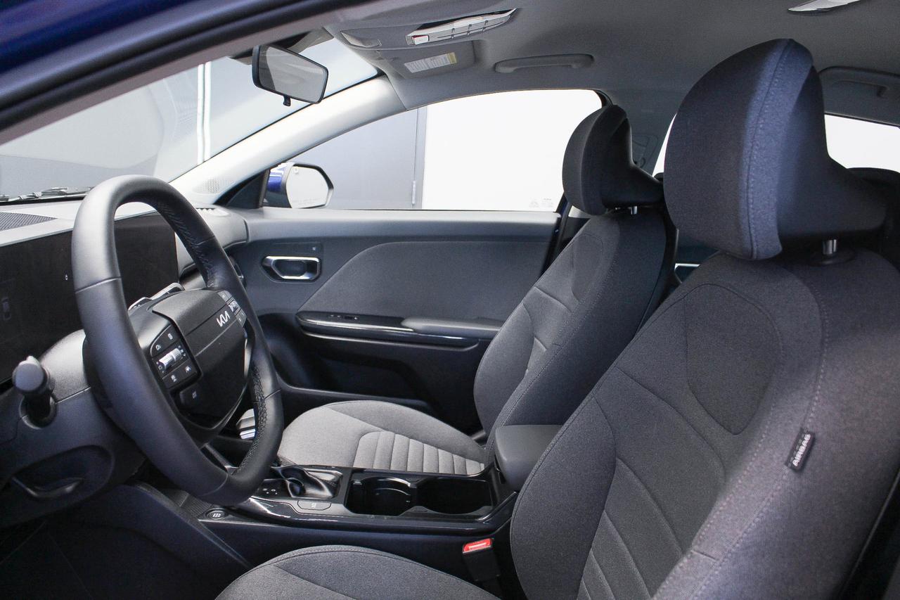 2025 Kia K4 EX HEATED SEATS/HEATED STEERING WHEEL - APPLE CARPLAY AND ANDROID AUTO - CLOTH UPHOLSTERY Photo