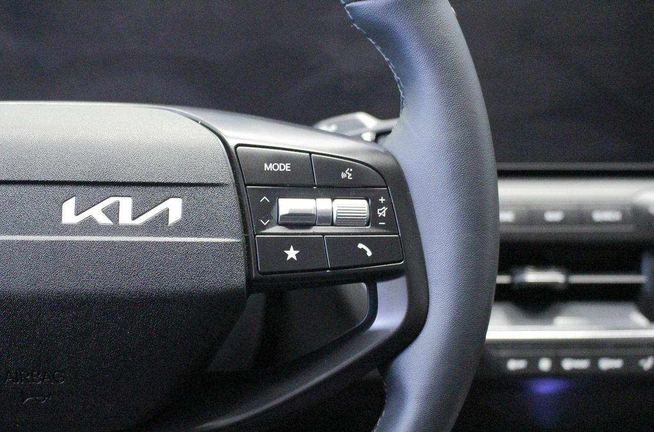 2025 Kia K4 EX HEATED SEATS/HEATED STEERING WHEEL - APPLE CARPLAY AND ANDROID AUTO - CLOTH UPHOLSTERY Photo