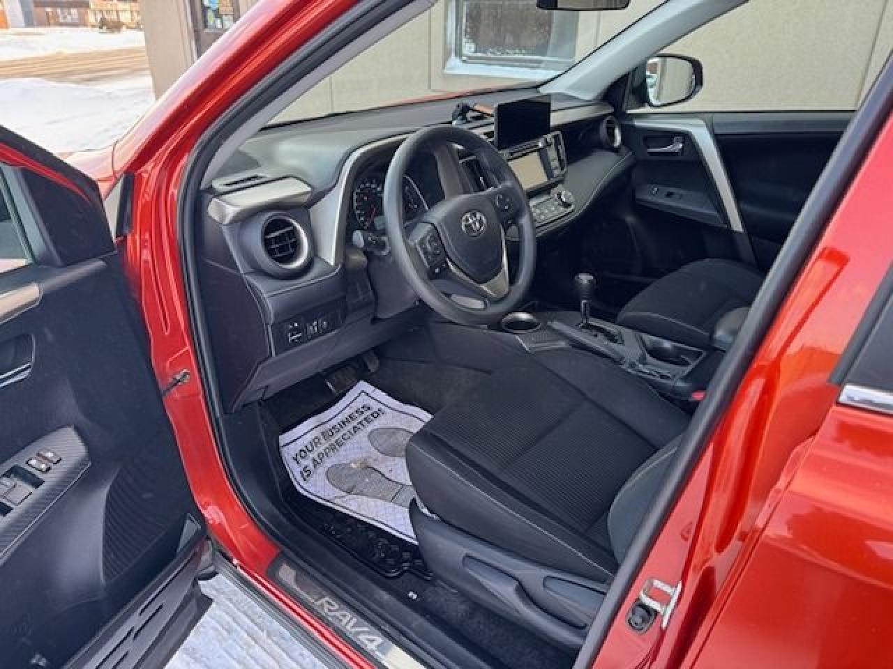 2015 Toyota RAV4 XLE ACCIDENT FREE,1 OWNER Photo