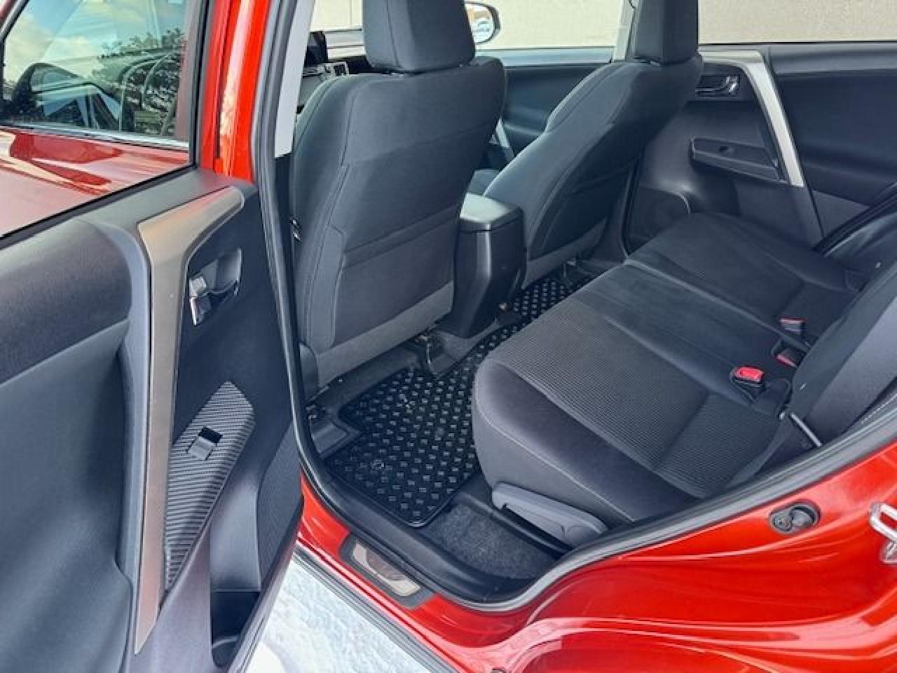 2015 Toyota RAV4 XLE ACCIDENT FREE,1 OWNER Photo