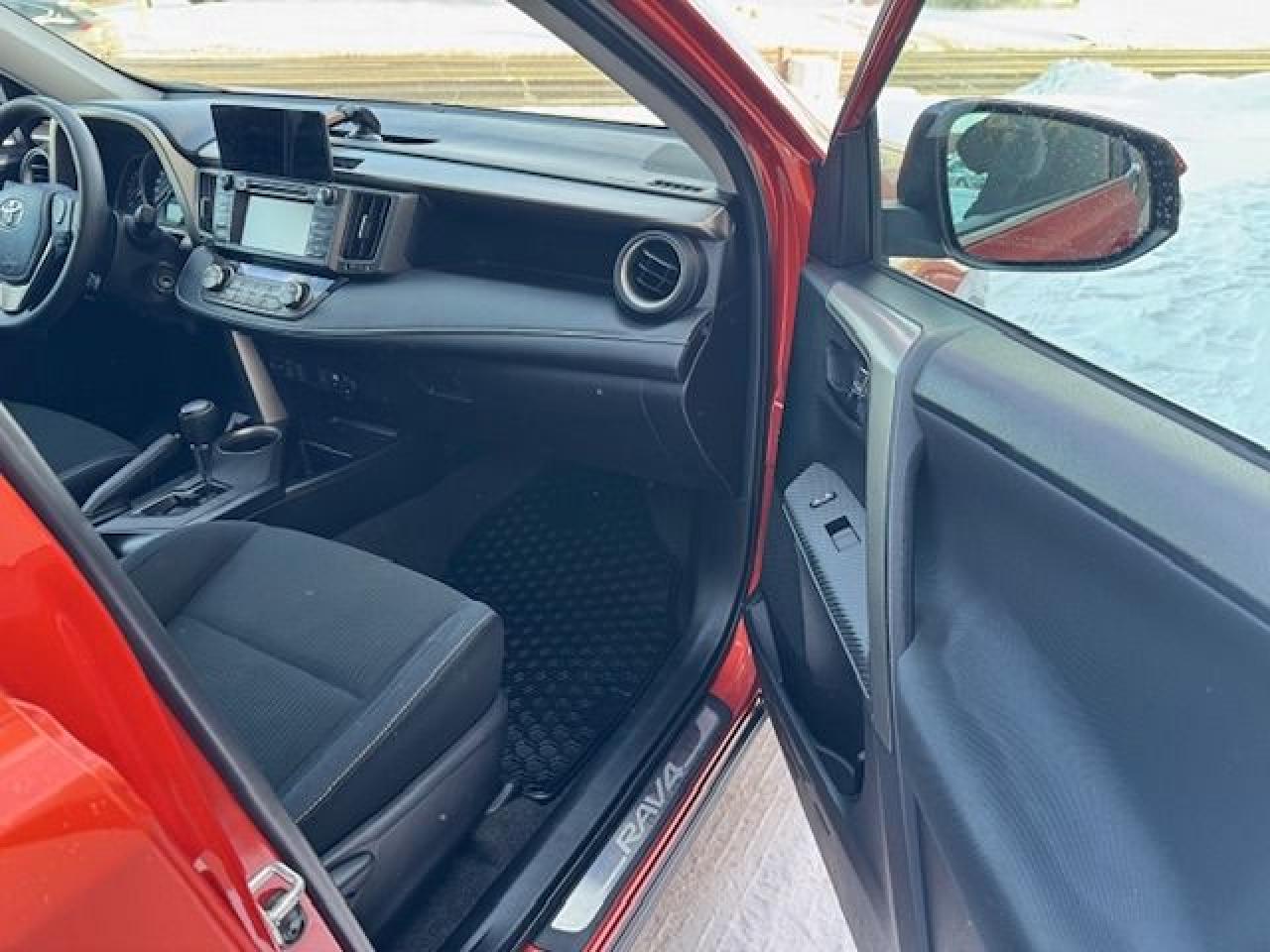 2015 Toyota RAV4 XLE ACCIDENT FREE,1 OWNER Photo