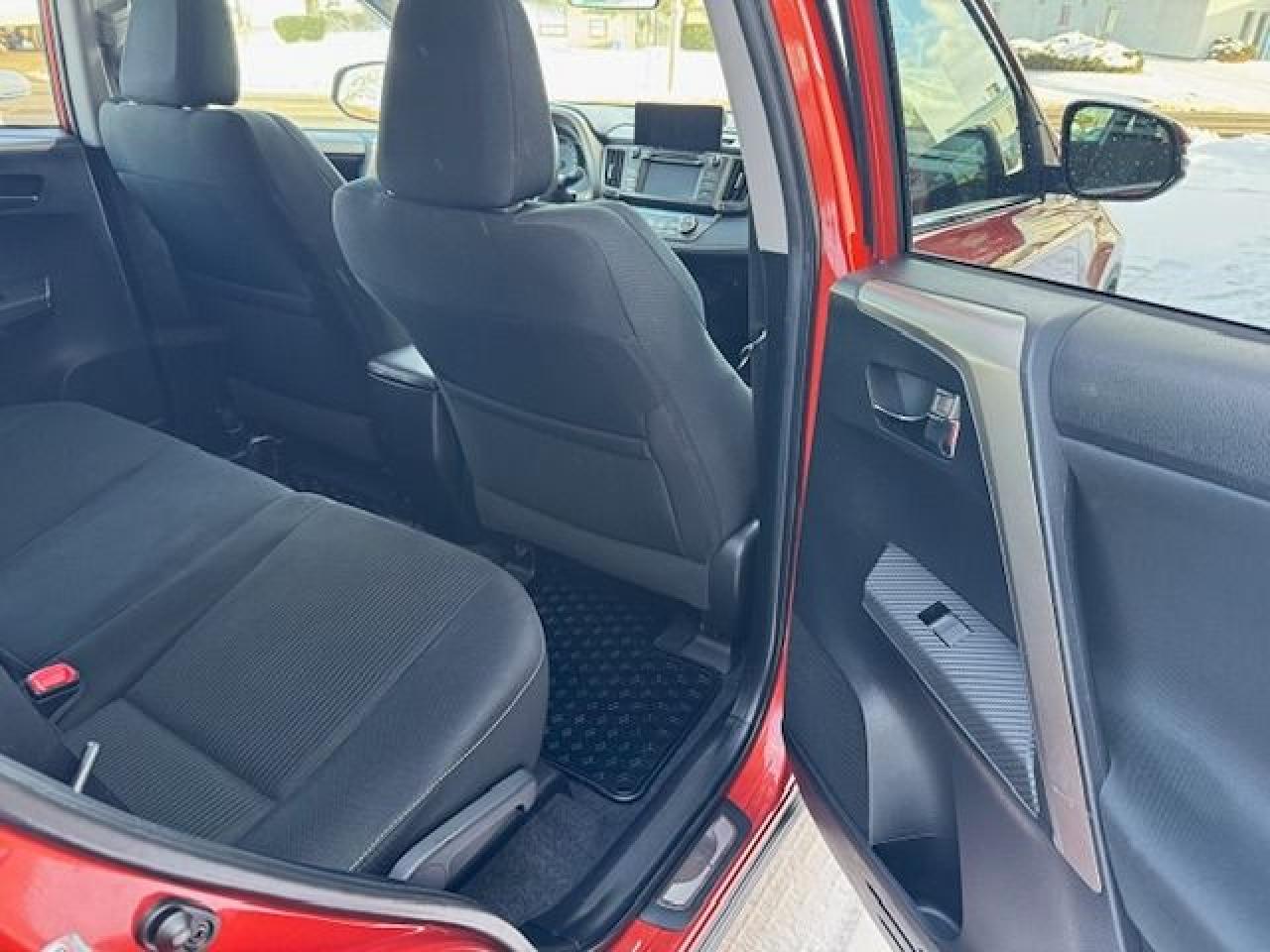 2015 Toyota RAV4 XLE ACCIDENT FREE,1 OWNER Photo