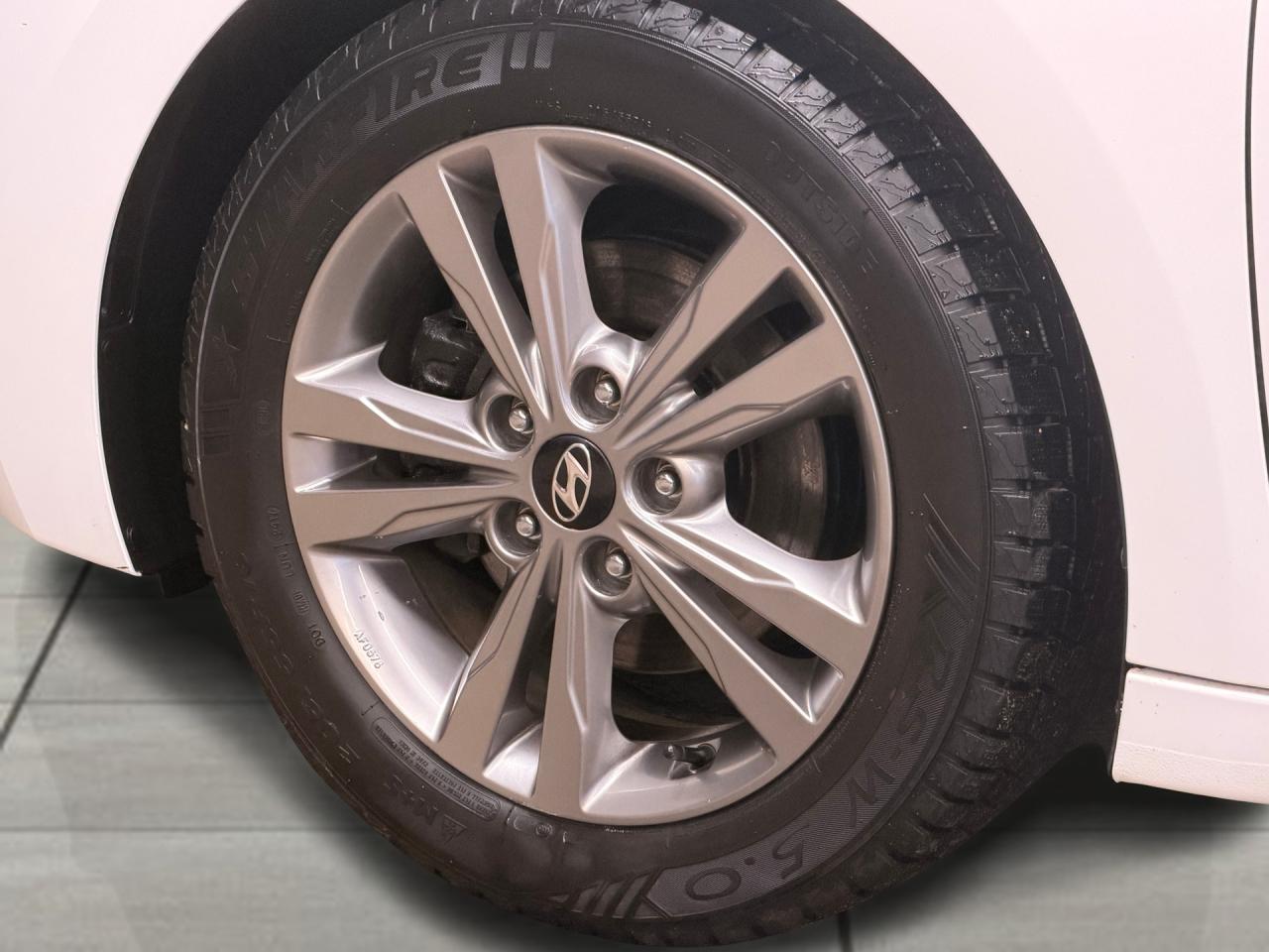 2018 Hyundai Elantra GL+ApplePlay+New Brakes+BSM+CLEAN CARFAX Photo