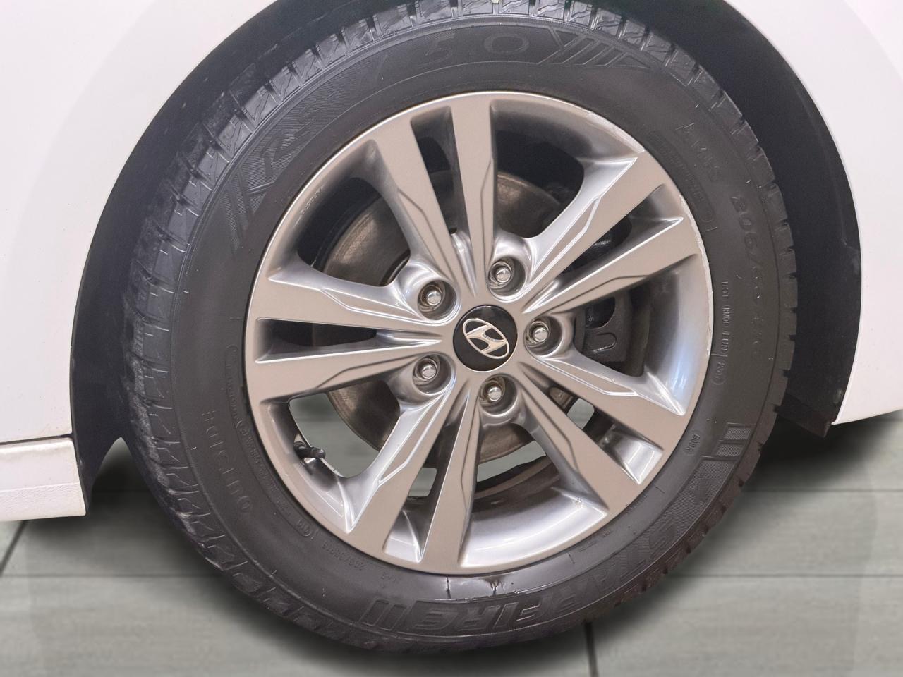 2018 Hyundai Elantra GL+ApplePlay+New Brakes+BSM+CLEAN CARFAX Photo122