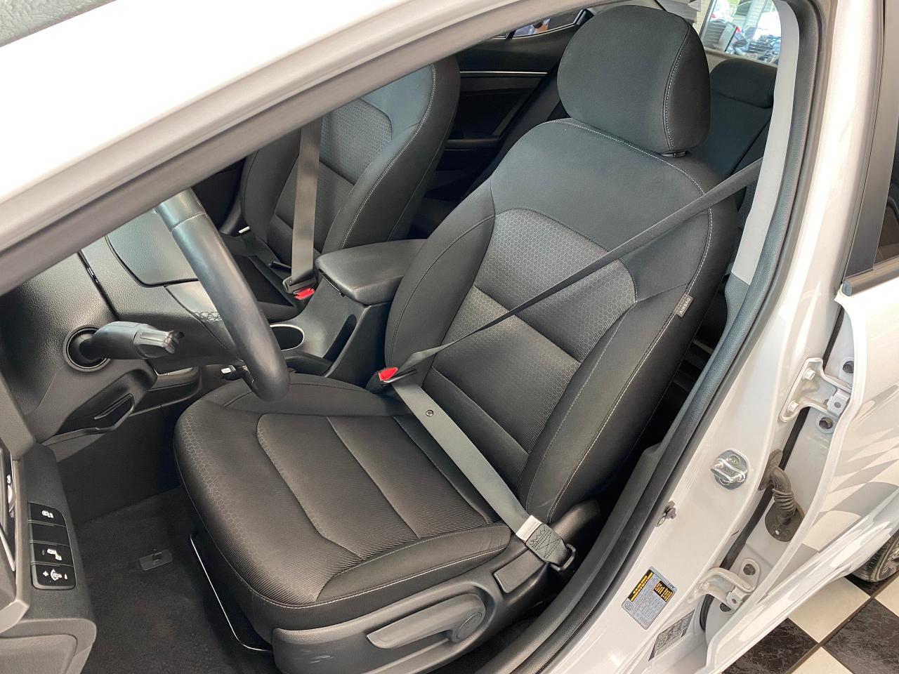 2018 Hyundai Elantra GL+ApplePlay+New Brakes+BSM+CLEAN CARFAX Photo19