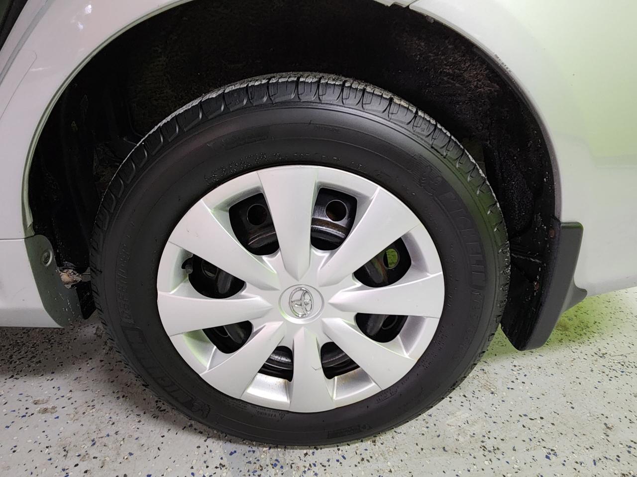 2010 Toyota Corolla CE NO ACCIDENTS SUPER CLEAN SAVE ON FUEL Photo