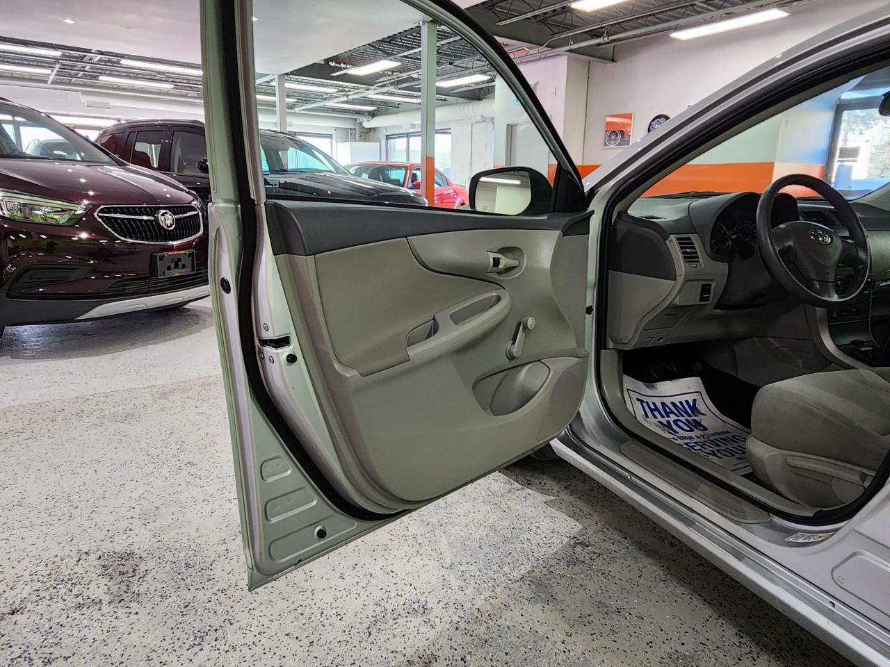 2010 Toyota Corolla CE NO ACCIDENTS SUPER CLEAN SAVE ON FUEL Photo