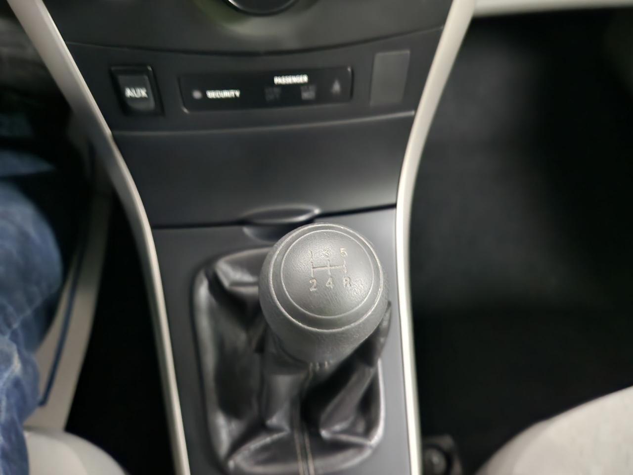 2010 Toyota Corolla CE NO ACCIDENTS SUPER CLEAN SAVE ON FUEL Photo