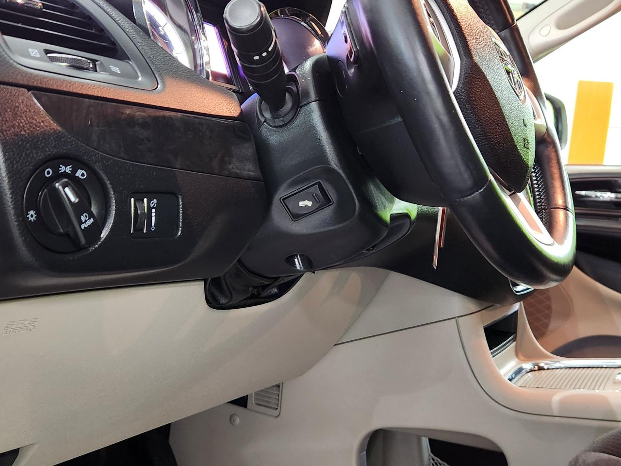 2014 Dodge Grand Caravan Crew H-TED SEATS &WHEEL REAR CAM POWER PEDALS Photo