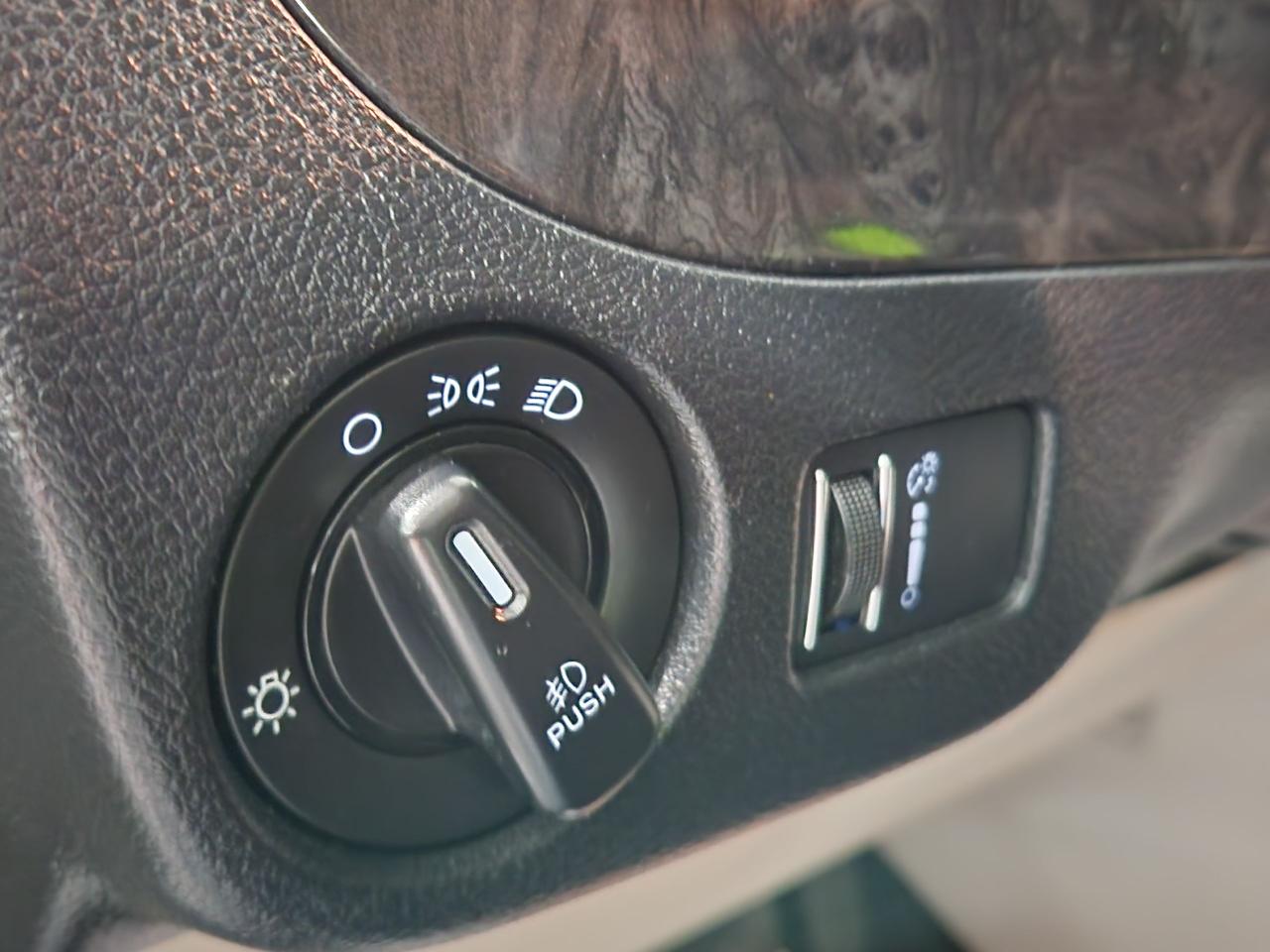 2014 Dodge Grand Caravan Crew H-TED SEATS &WHEEL REAR CAM POWER PEDALS Photo