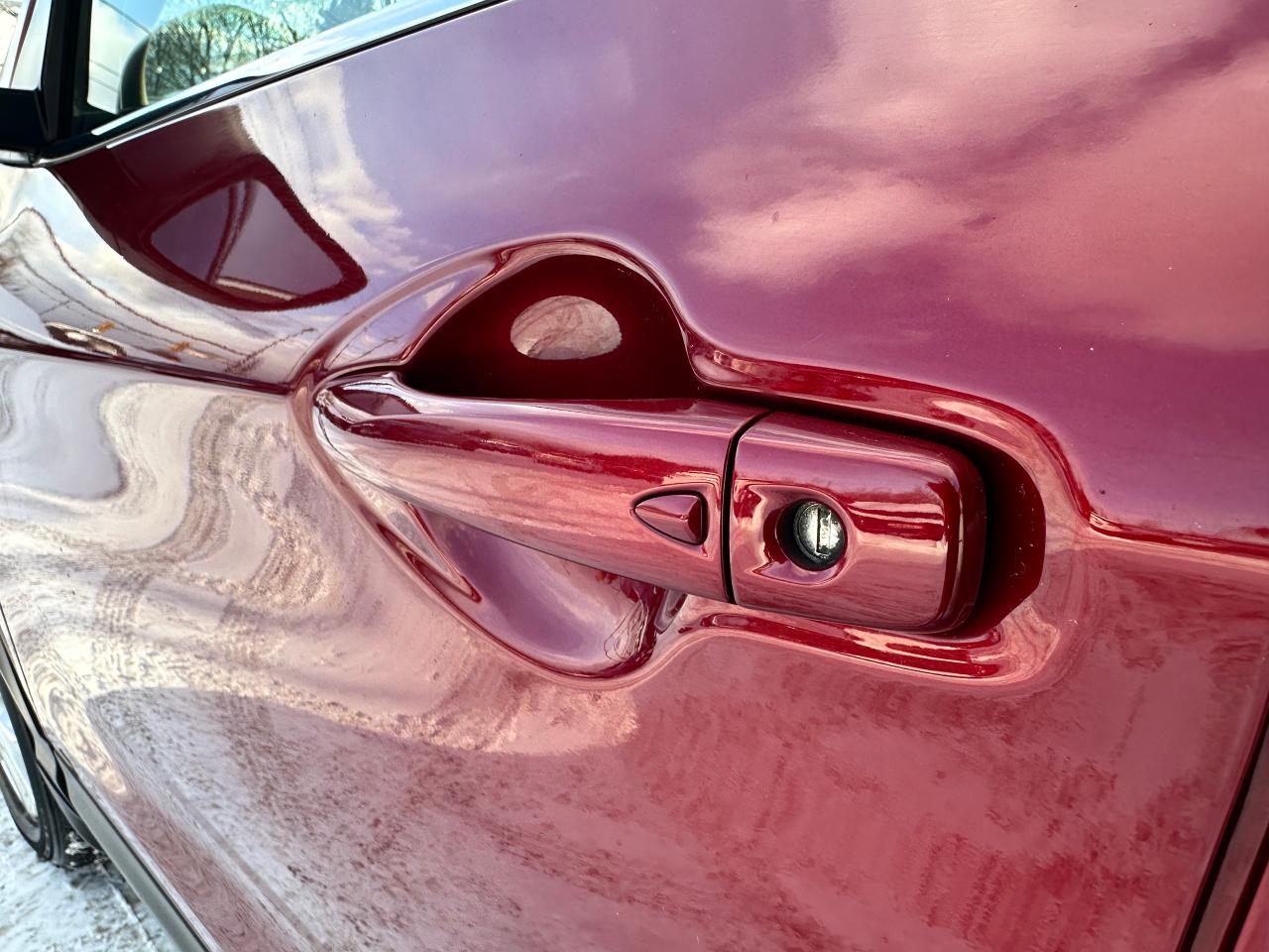 2021 Nissan Qashqai SV FWD Sunroof Heated Cloth BackupCam A/C XM Alloy Photo