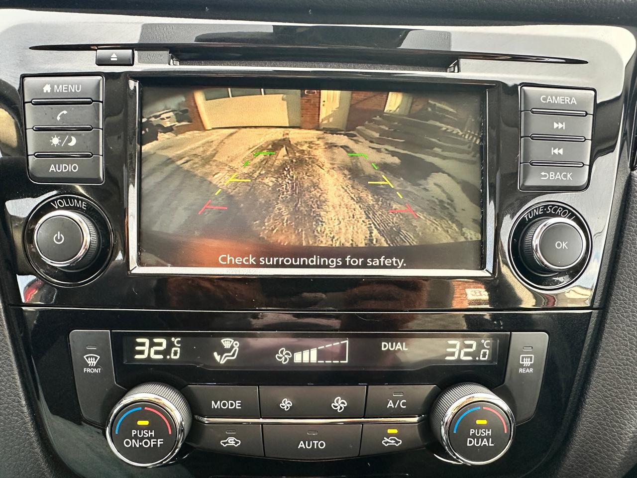 2021 Nissan Qashqai SV FWD Sunroof Heated Cloth BackupCam A/C XM Alloy Photo