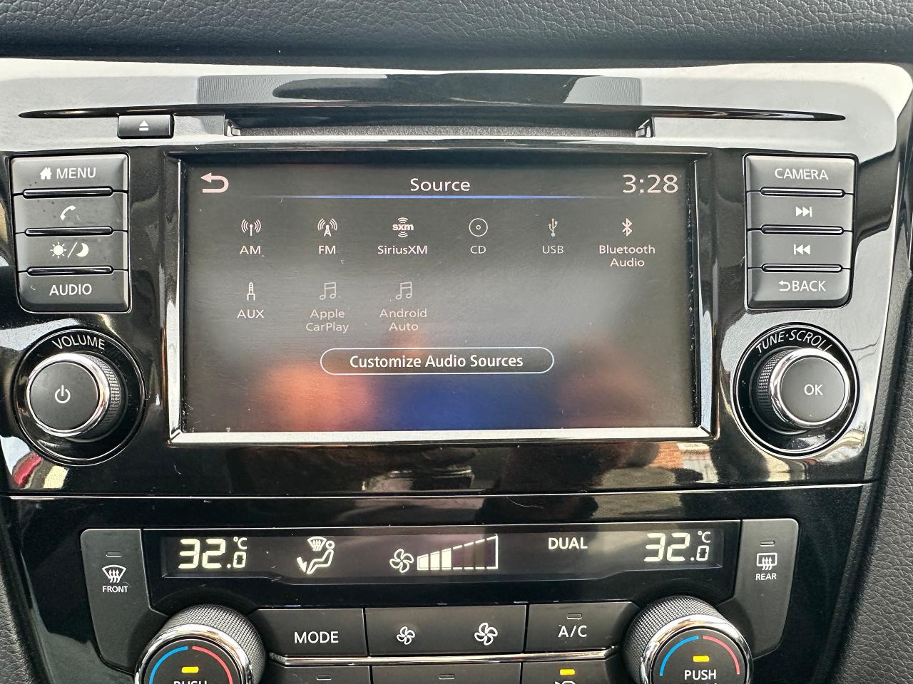 2021 Nissan Qashqai SV FWD Sunroof Heated Cloth BackupCam A/C XM Alloy Photo