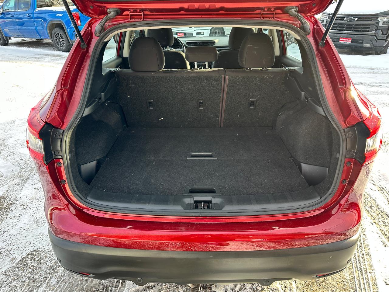 2021 Nissan Qashqai SV FWD Sunroof Heated Cloth BackupCam A/C XM Alloy Photo