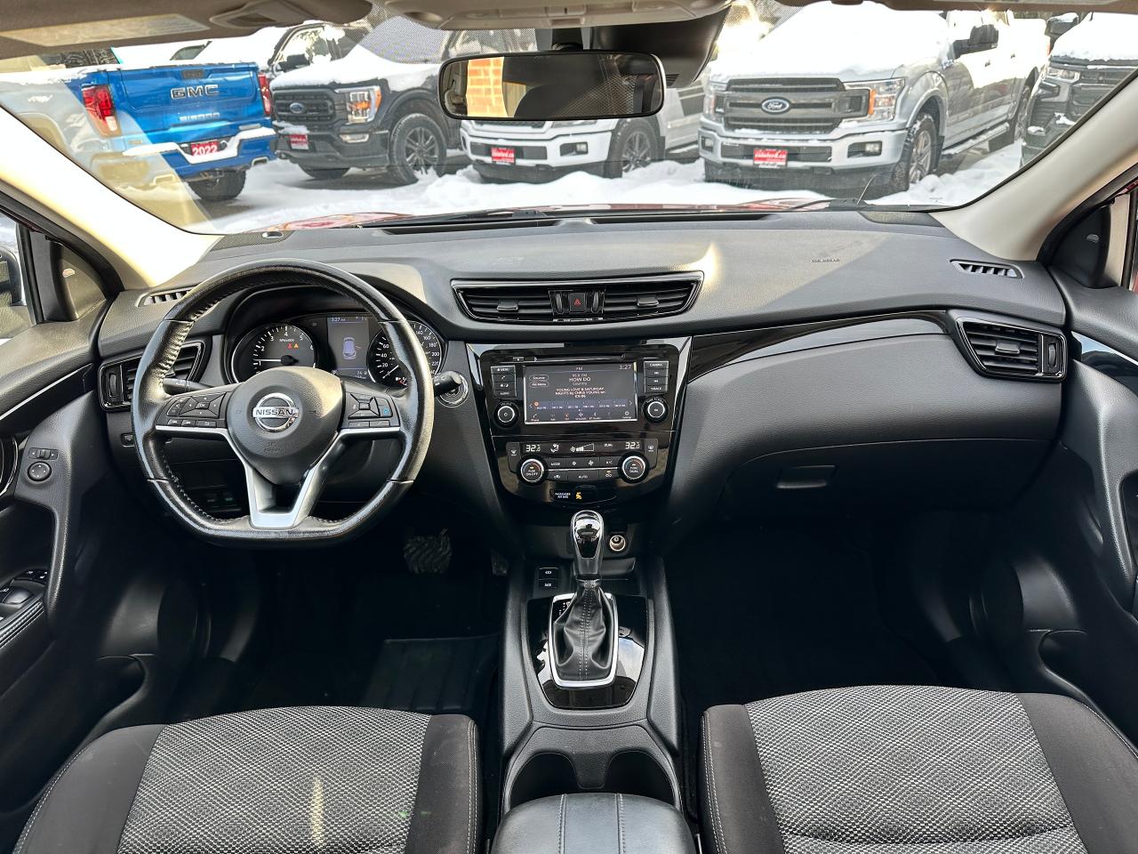 2021 Nissan Qashqai SV FWD Sunroof Heated Cloth BackupCam A/C XM Alloy Photo